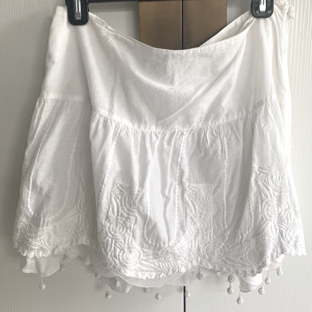 Embroidered Pom White Mini Skirt